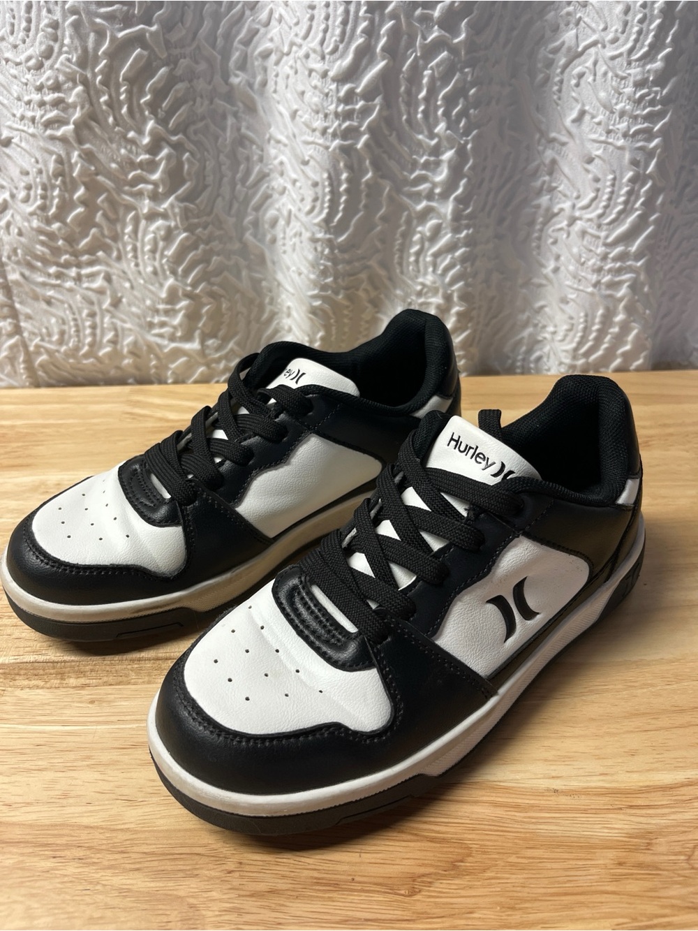 Hurley Moxie Black White Colorblock Low Top Sneakers Shoes Youth Size 4
